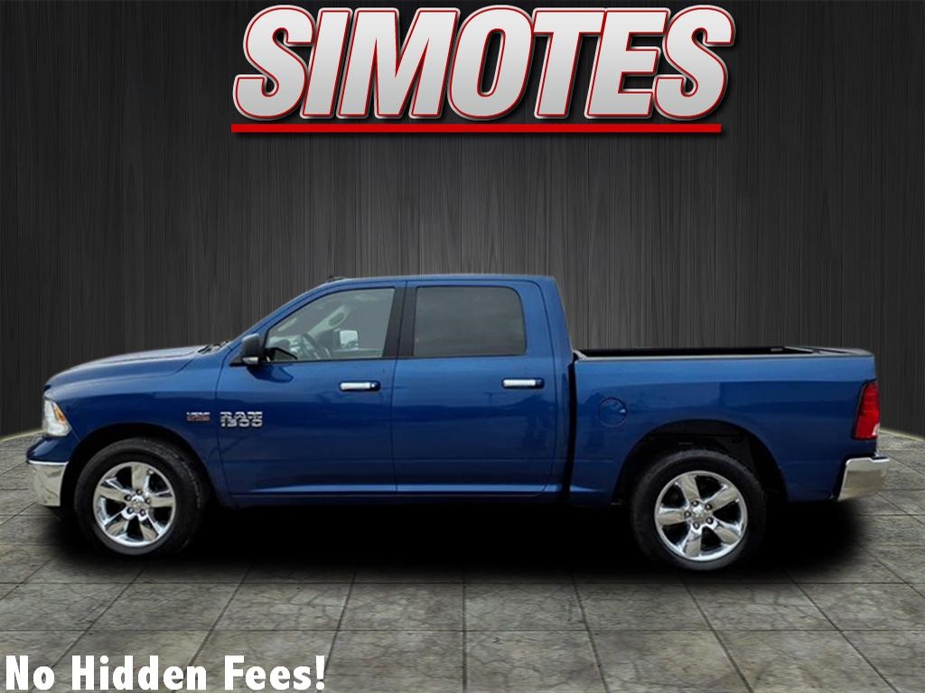 2017 Ram 1500 SLT photo 4