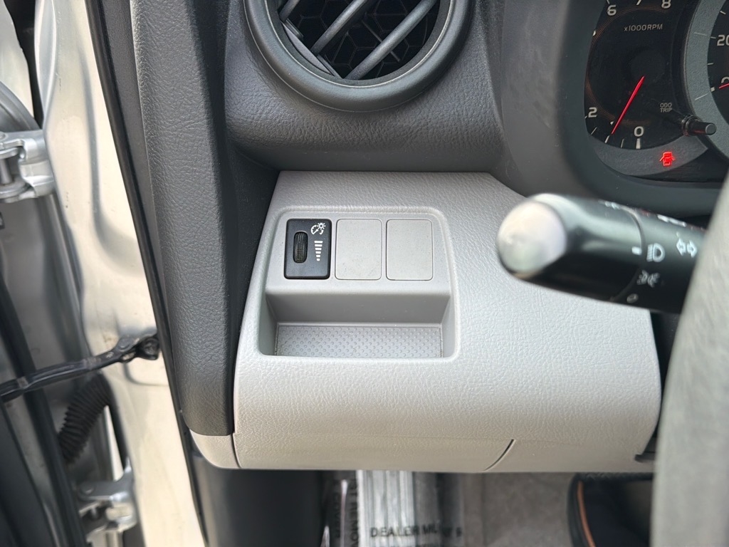 Toyota RAV4 Base I4 2WD 2011