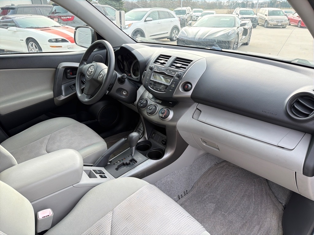 Toyota RAV4 Base I4 2WD 2011