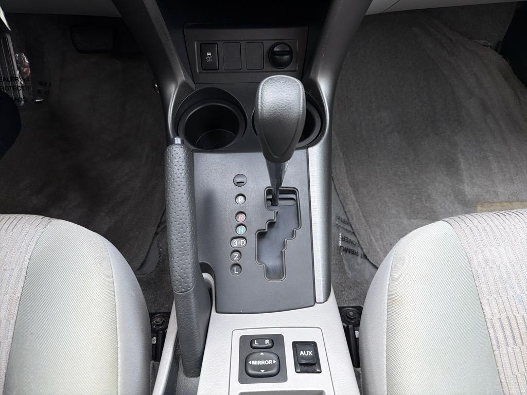 Toyota RAV4 Base I4 2WD 2011