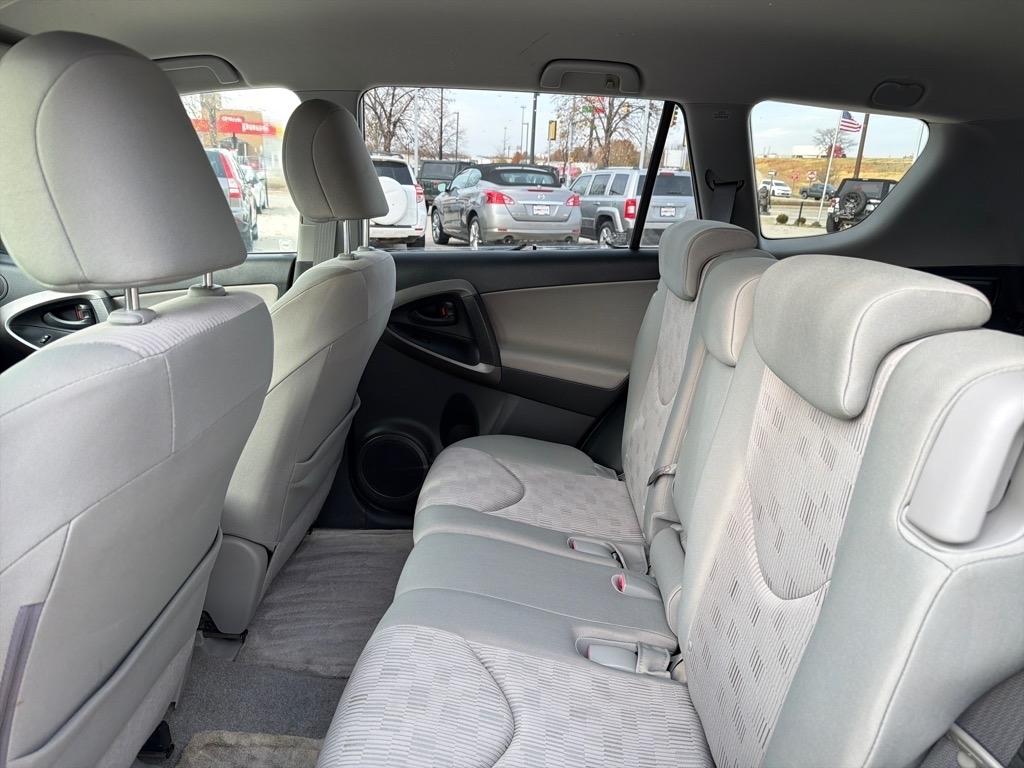 Toyota RAV4 Base I4 2WD 2011