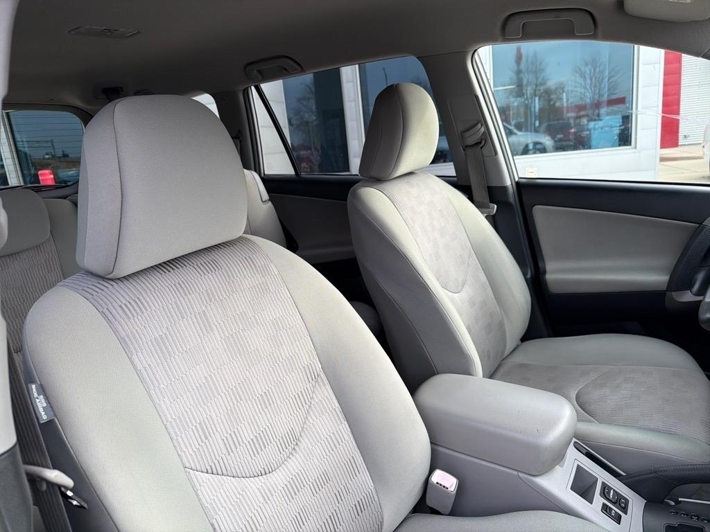 Toyota RAV4 Base I4 2WD 2011