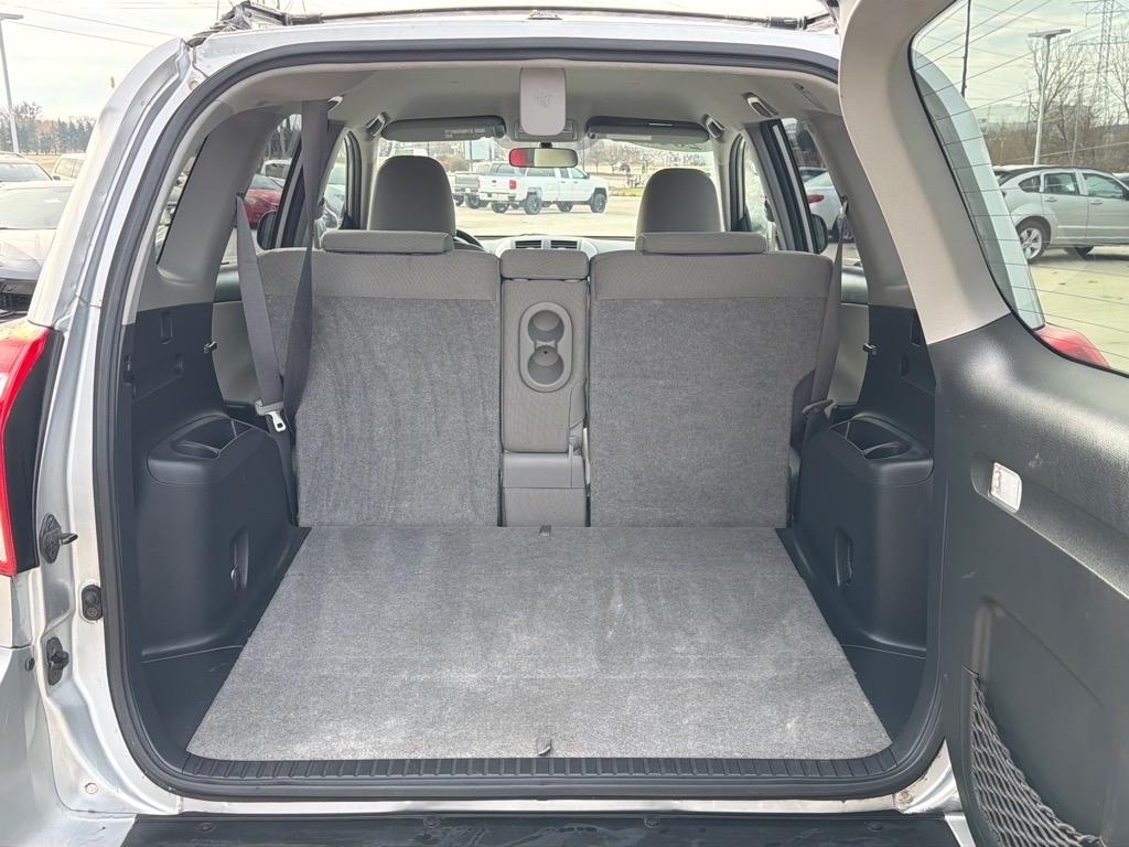 Toyota RAV4 Base I4 2WD 2011