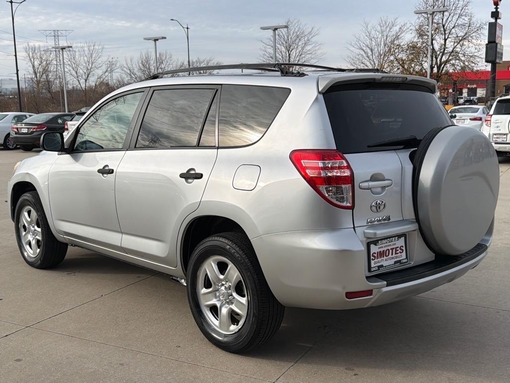 Toyota RAV4 Base I4 2WD 2011