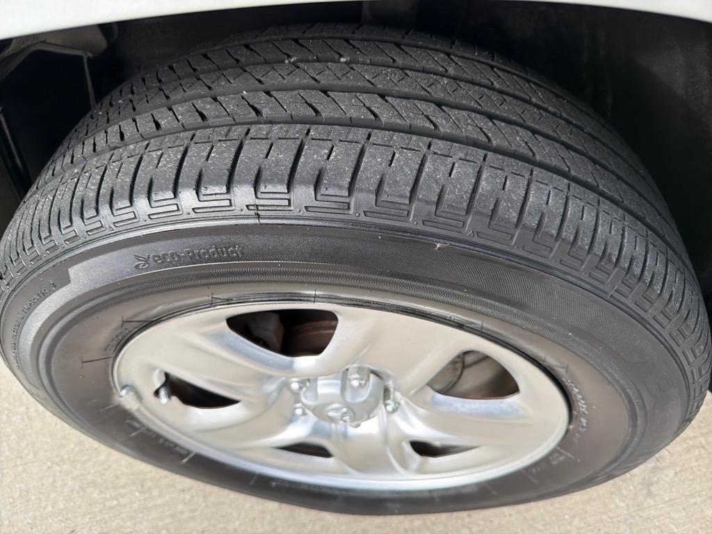 Toyota RAV4 Base I4 2WD 2011