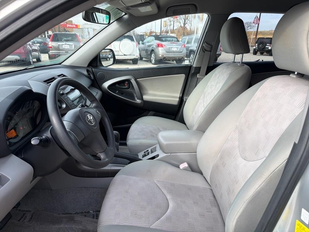 Toyota RAV4 Base I4 2WD 2011