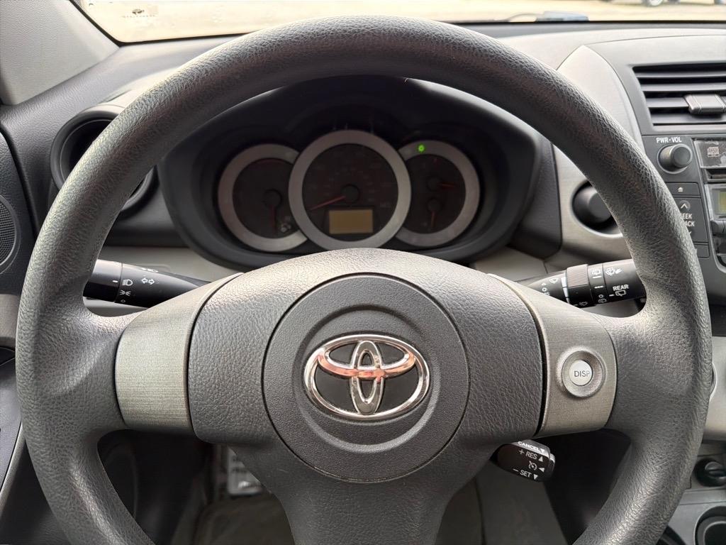 Toyota RAV4 Base I4 2WD 2011