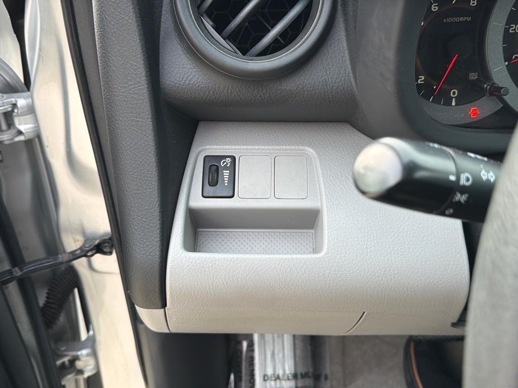 Toyota RAV4 Base I4 2WD 2011