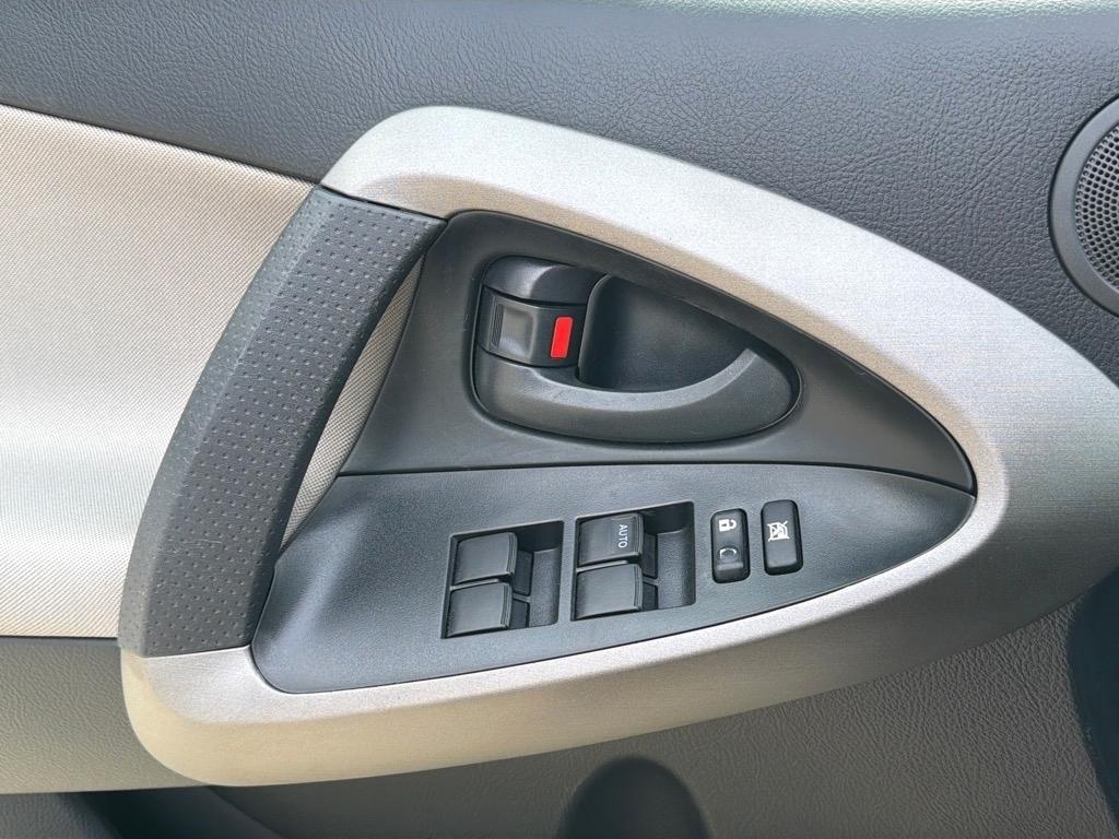 Toyota RAV4 Base I4 2WD 2011