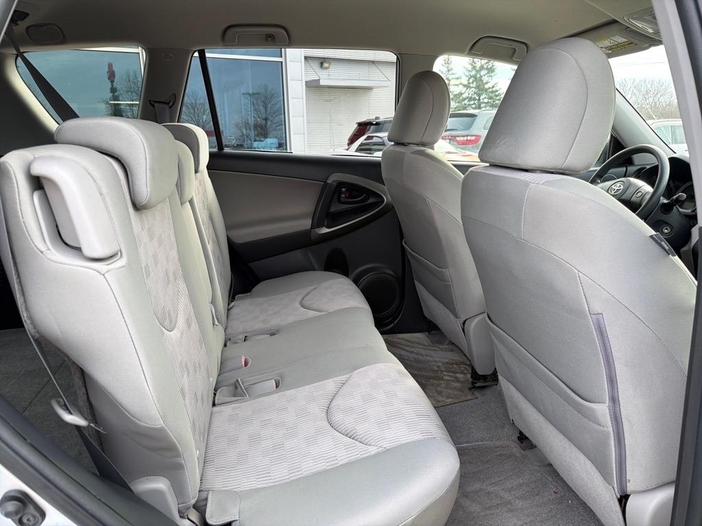 Toyota RAV4 Base I4 2WD 2011