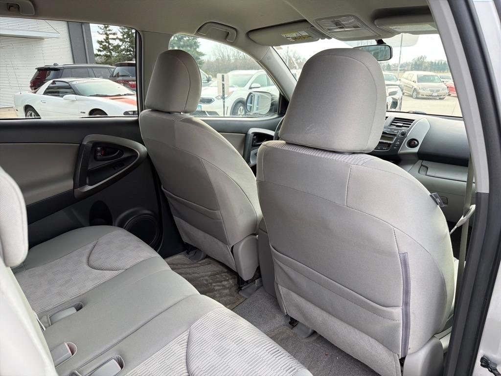 Toyota RAV4 Base I4 2WD 2011