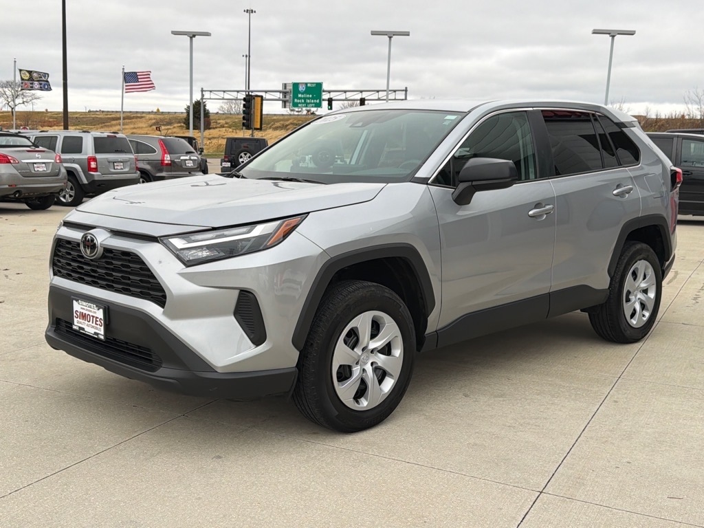 2025 Toyota RAV4 LE photo 2