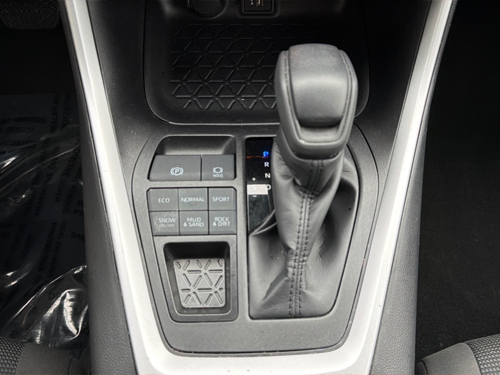 Toyota RAV4 LE AWD 2025