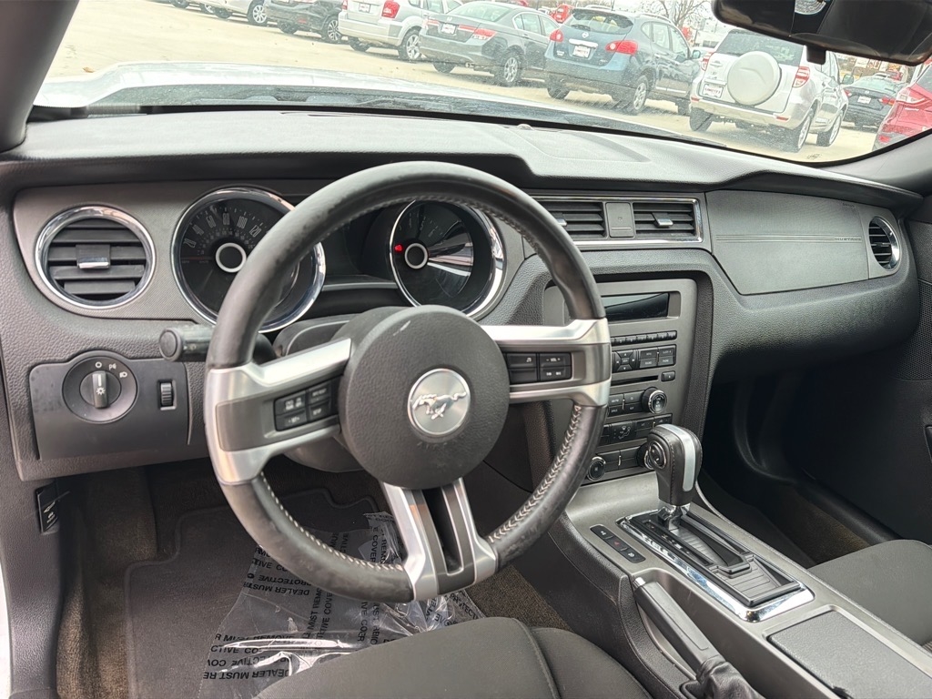 Ford Mustang V6 Convertible 2014