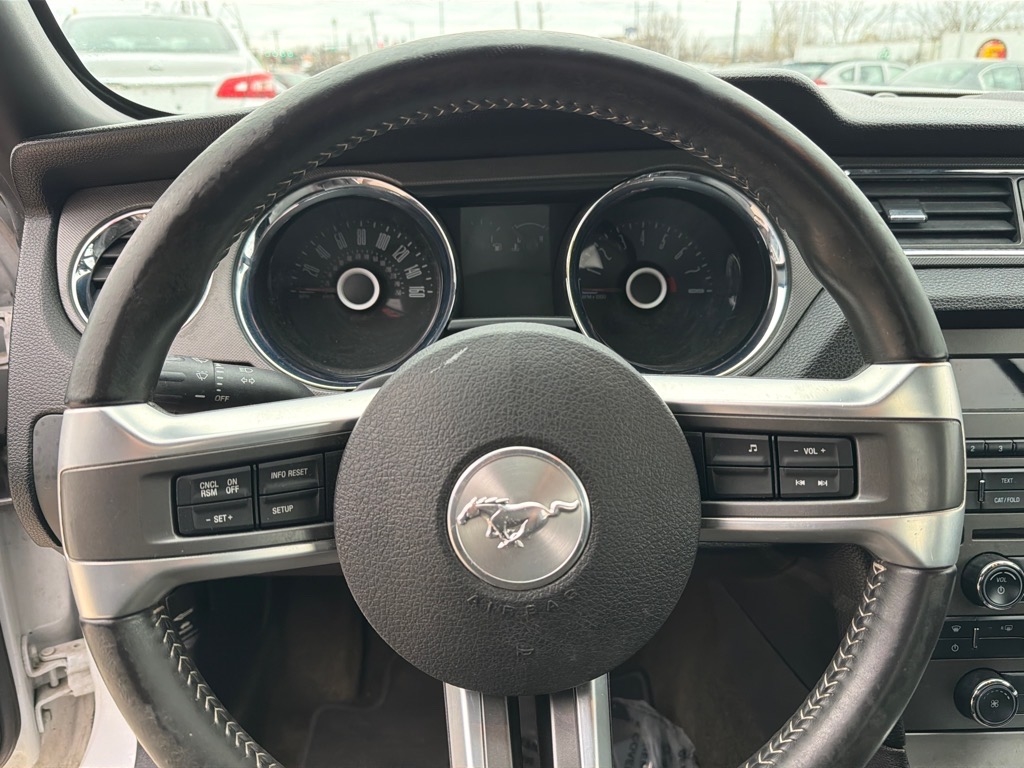 Ford Mustang V6 Convertible 2014