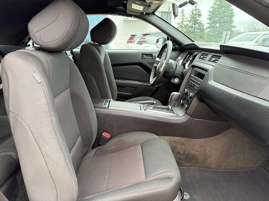 Ford Mustang V6 Convertible 2014