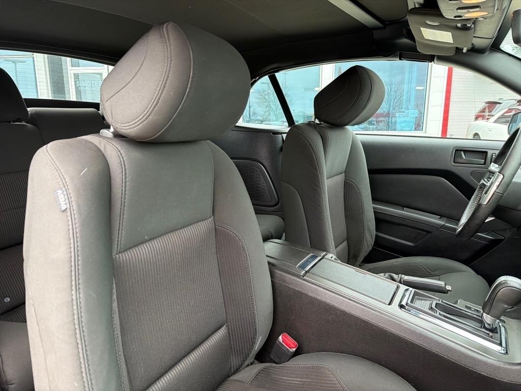 Ford Mustang V6 Convertible 2014