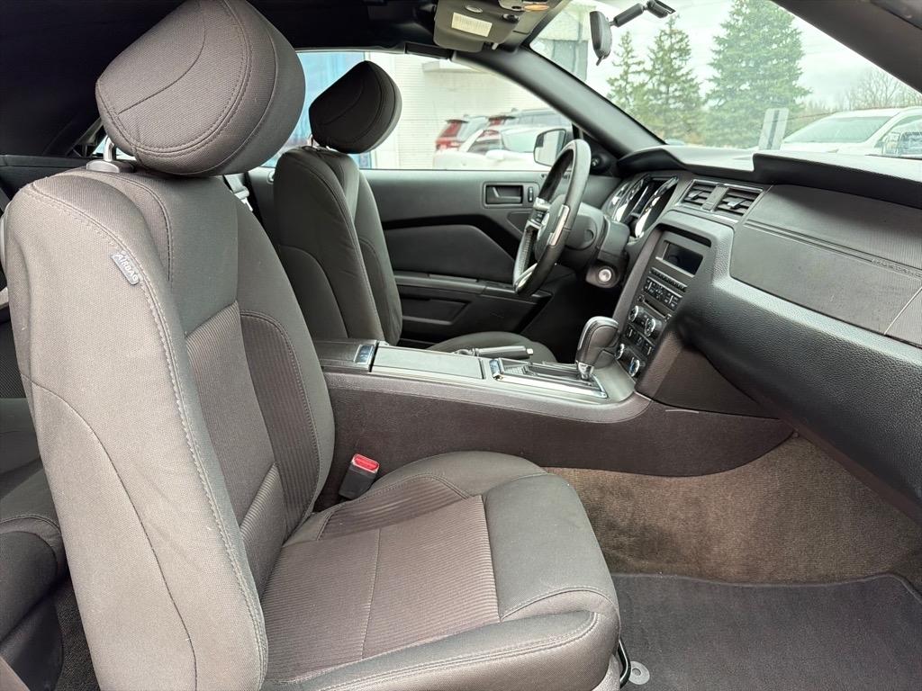 Ford Mustang V6 Convertible 2014