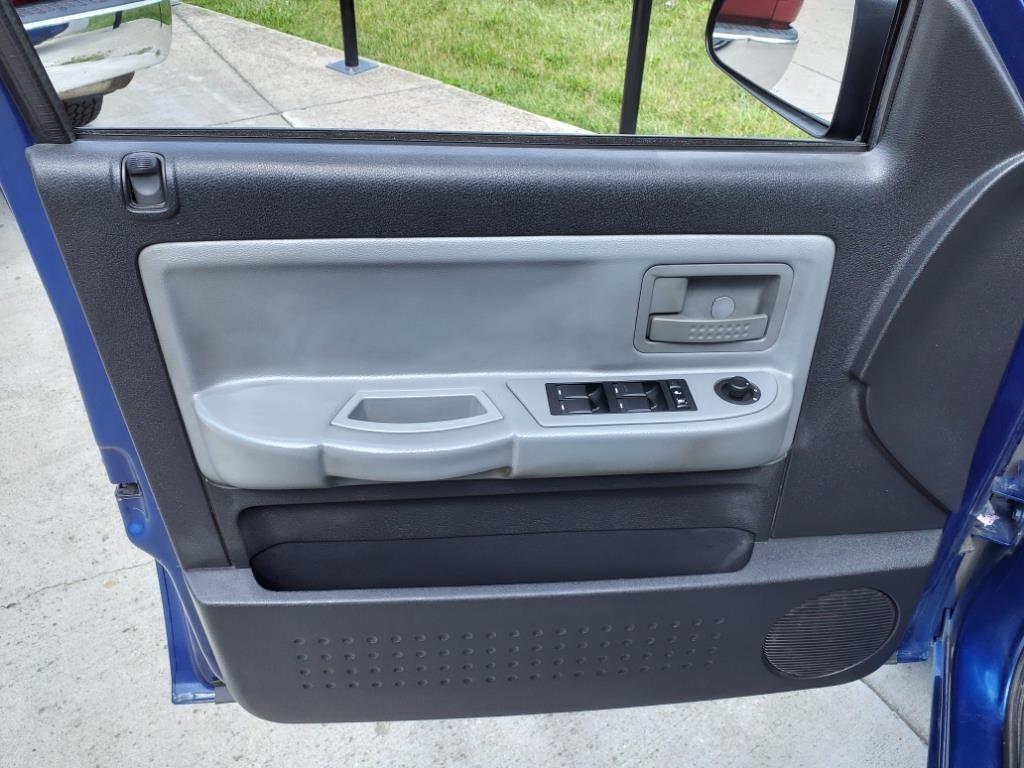 Dodge Dakota SLT Crew Cab 4WD 2011