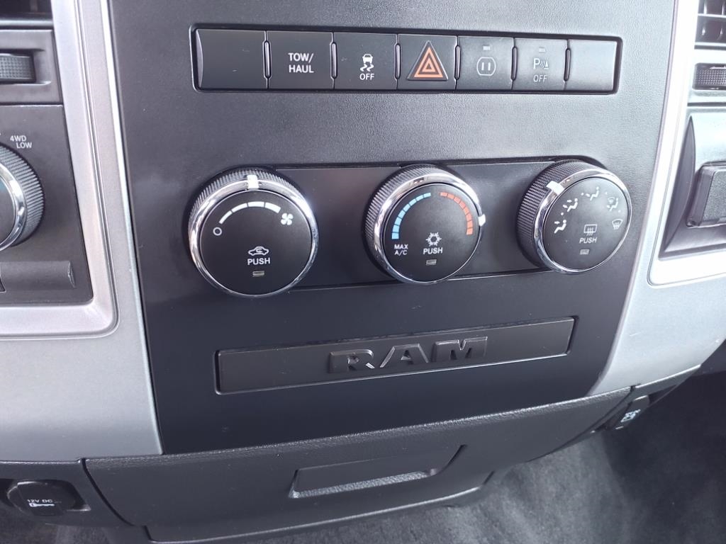 RAM 1500 SLT Crew Cab 4WD 2012