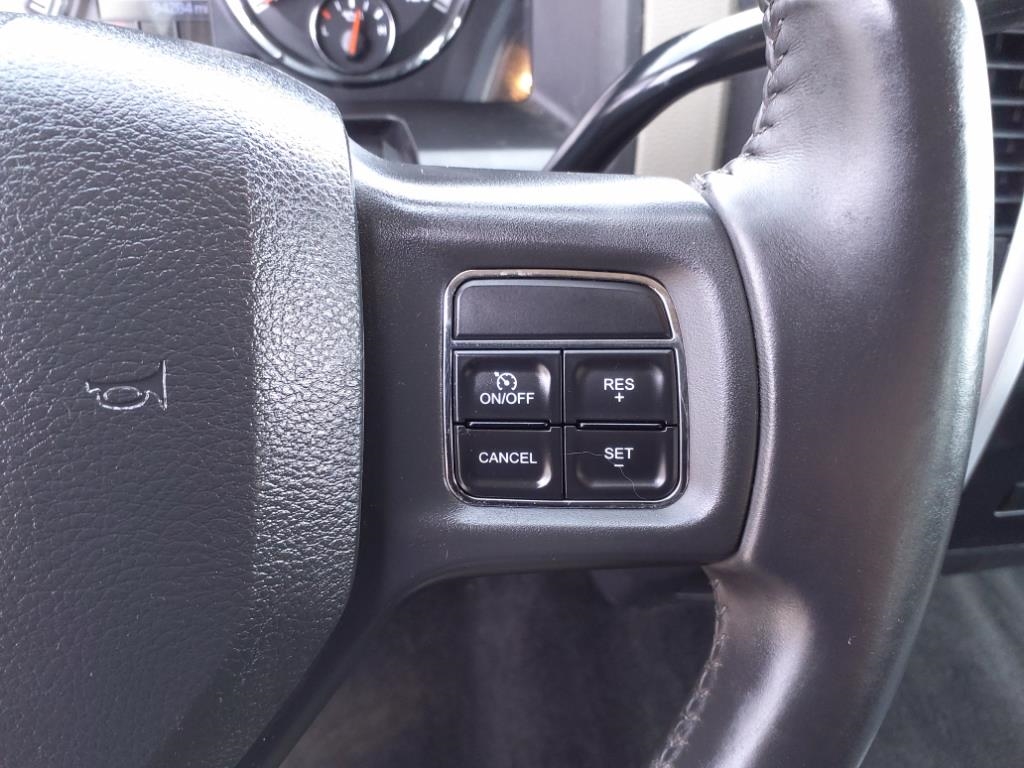 RAM 1500 Big Horn Crew Cab 4WD 2012