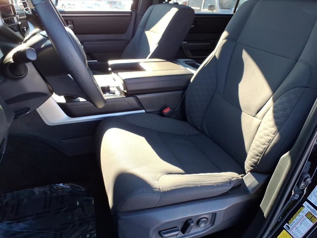 Toyota Sequoia SR5 4WD 2025