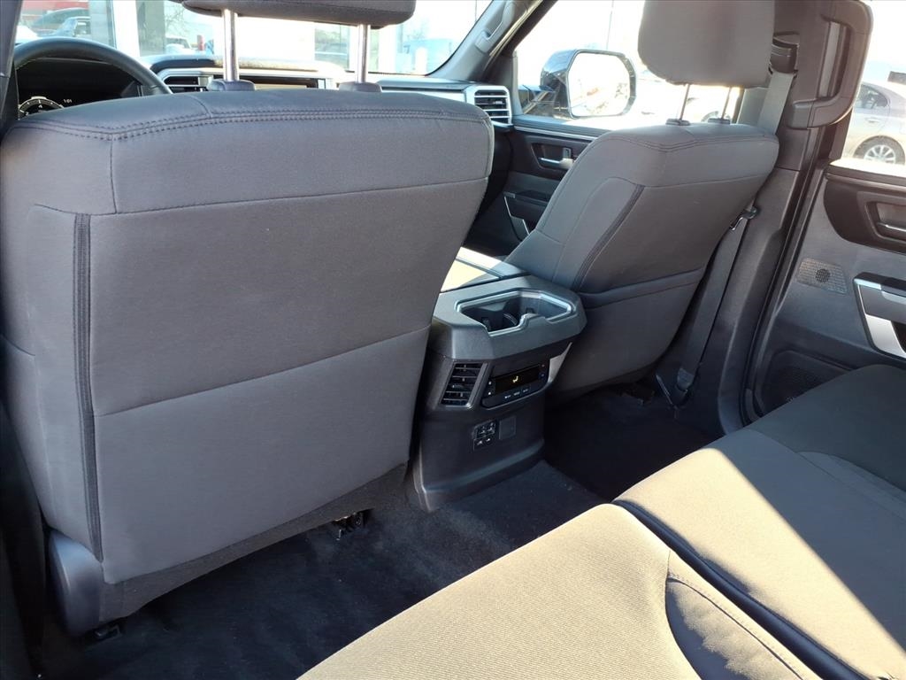 Toyota Sequoia SR5 4WD 2025