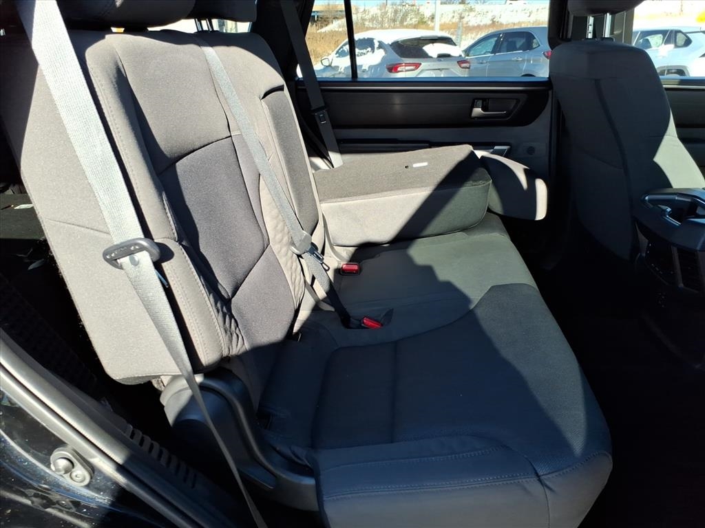 Toyota Sequoia SR5 4WD 2025