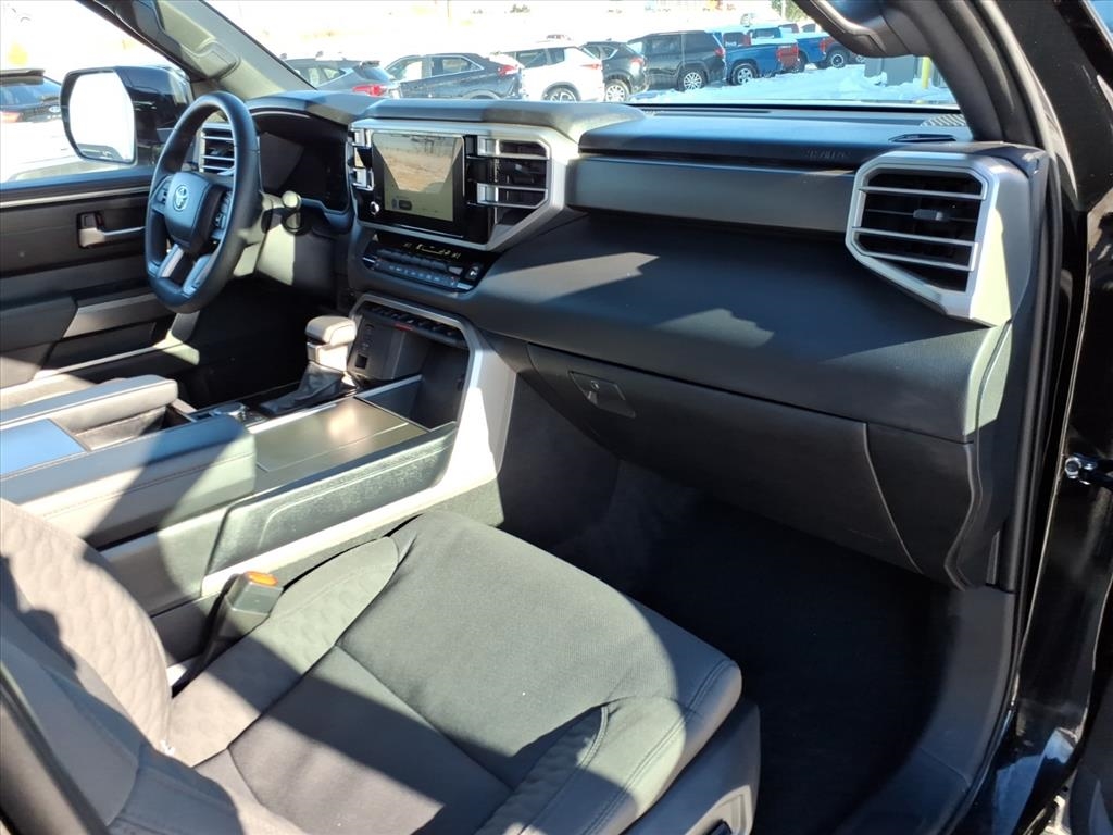 Toyota Sequoia SR5 4WD 2025