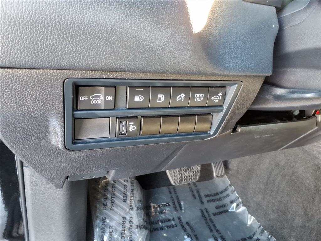 Toyota Sequoia SR5 4WD 2025