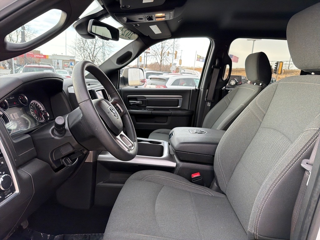 RAM 1500 Classic Warlock 4x4 Crew Cab 5'7" Box 2023