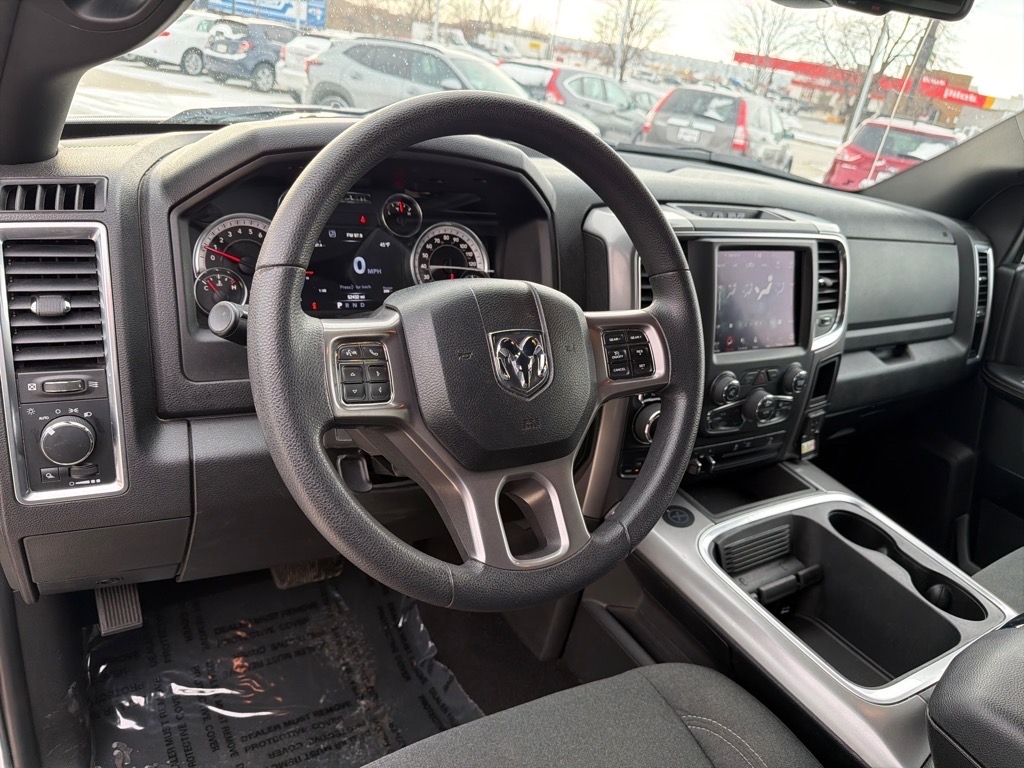 RAM 1500 Classic Warlock 4x4 Crew Cab 5'7" Box 2023