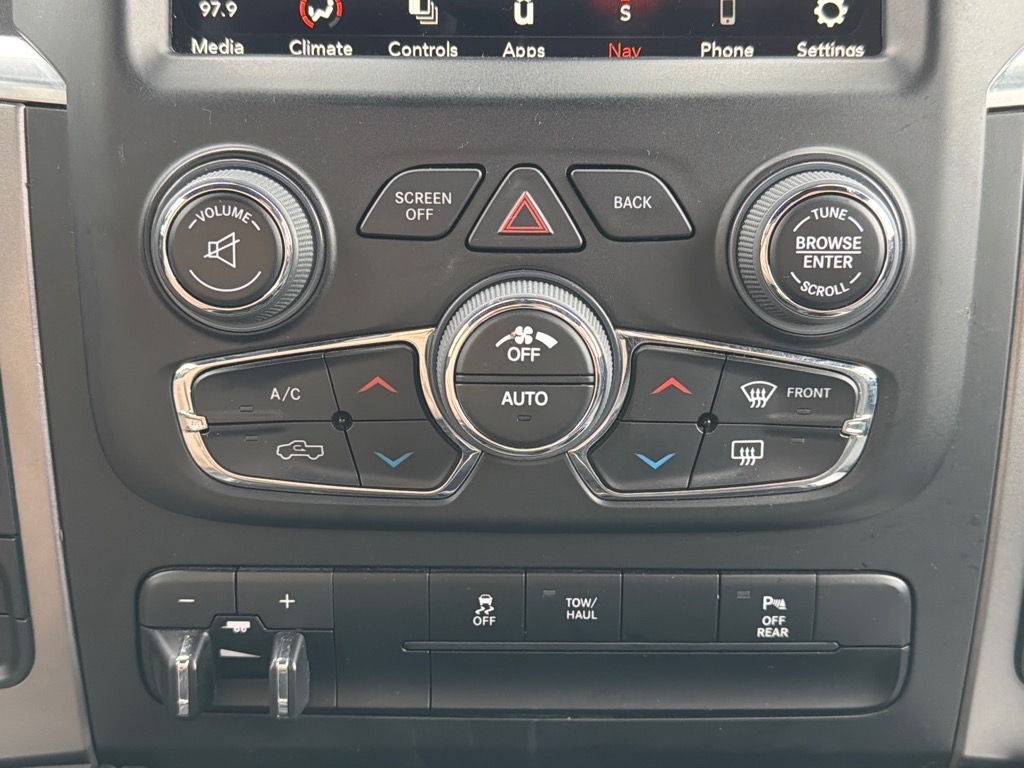 RAM 1500 Classic Warlock 4x4 Crew Cab 5'7" Box 2023