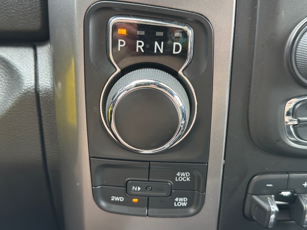 RAM 1500 Classic Warlock 4x4 Crew Cab 5'7" Box 2023