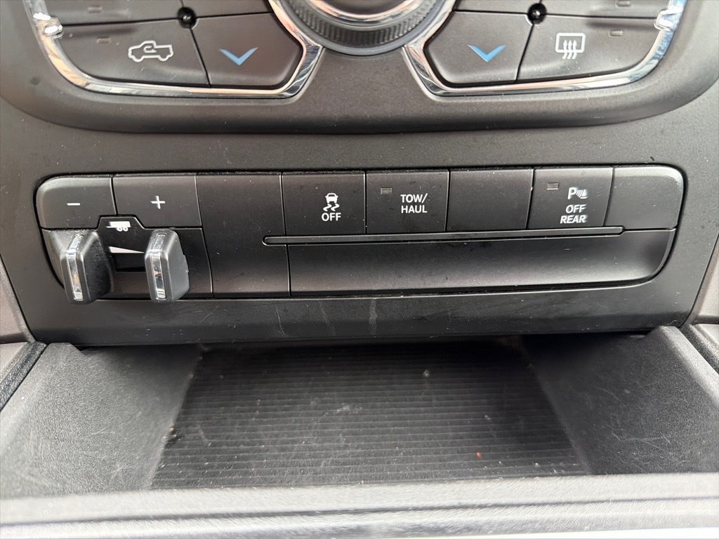 RAM 1500 Classic Warlock 4x4 Crew Cab 5'7" Box 2023