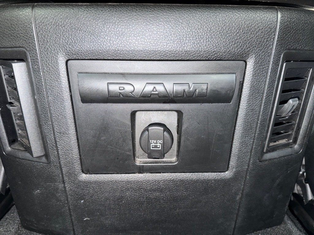 RAM 1500 Classic Warlock 4x4 Crew Cab 5'7" Box 2023