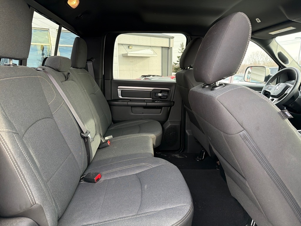 RAM 1500 Classic Warlock 4x4 Crew Cab 5'7" Box 2023