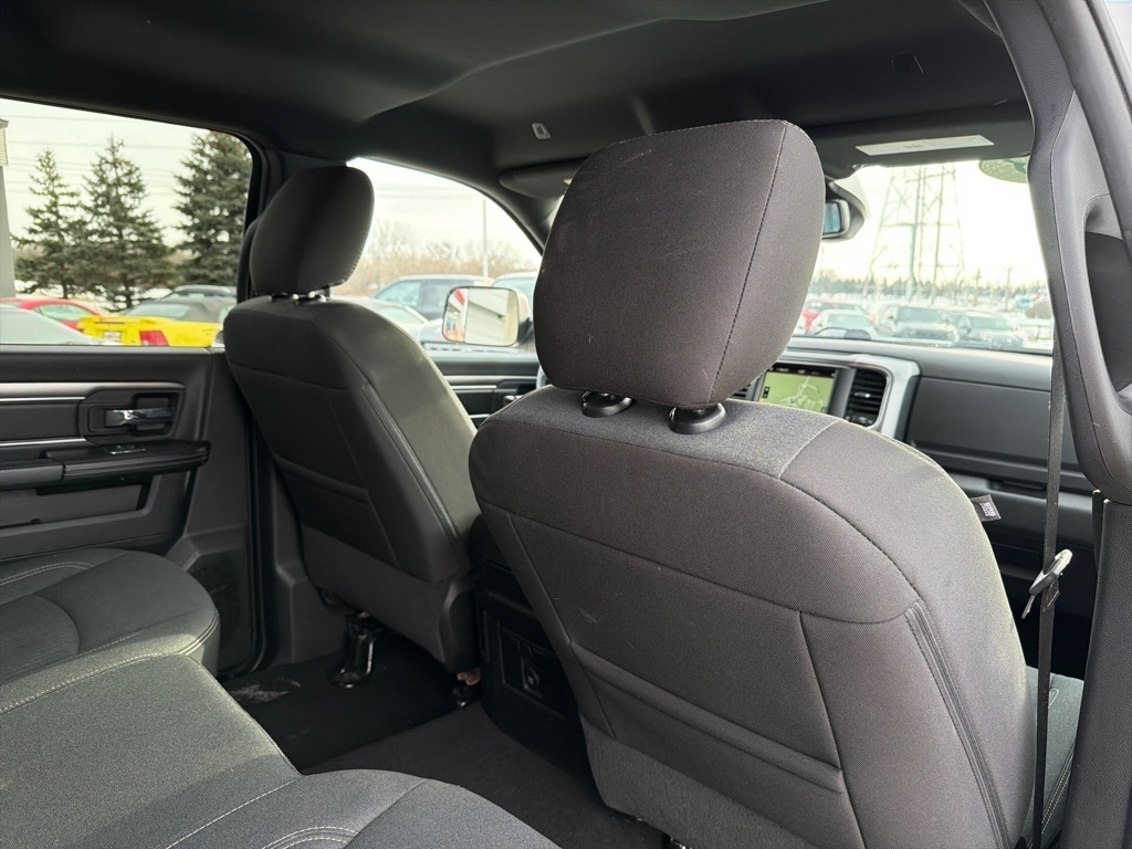 RAM 1500 Classic Warlock 4x4 Crew Cab 5'7" Box 2023