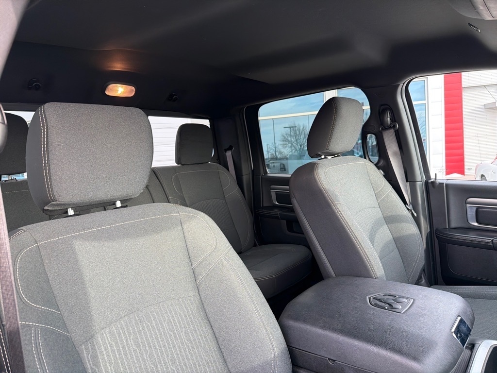 RAM 1500 Classic Warlock 4x4 Crew Cab 5'7" Box 2023