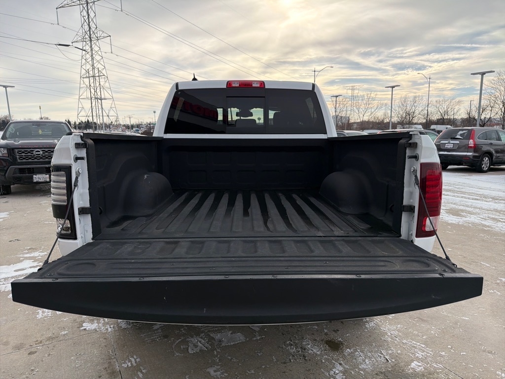 RAM 1500 Classic Warlock 4x4 Crew Cab 5'7" Box 2023