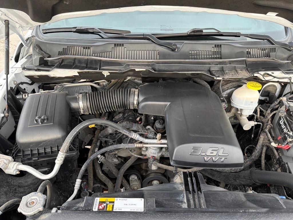 RAM 1500 Classic Warlock 4x4 Crew Cab 5'7" Box 2023