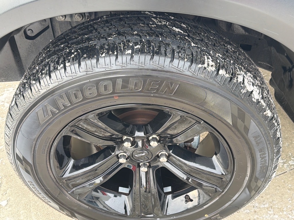 RAM 1500 Classic Warlock 4x4 Crew Cab 5'7" Box 2023