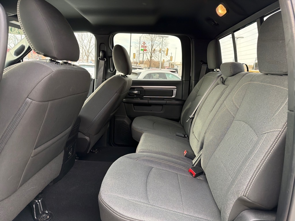 RAM 1500 Classic Warlock 4x4 Crew Cab 5'7" Box 2023