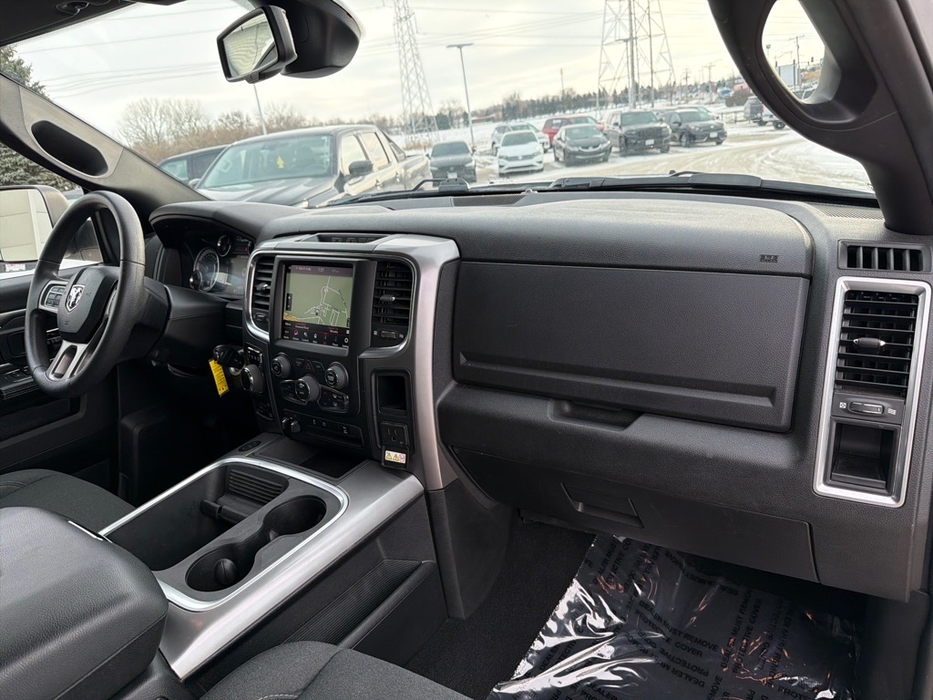 RAM 1500 Classic Warlock 4x4 Crew Cab 5'7" Box 2023