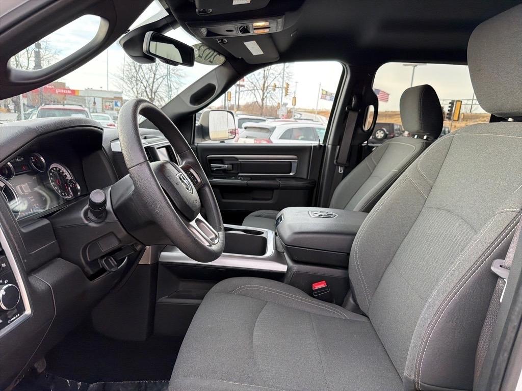 RAM 1500 Classic Warlock 4x4 Crew Cab 5'7" Box 2023