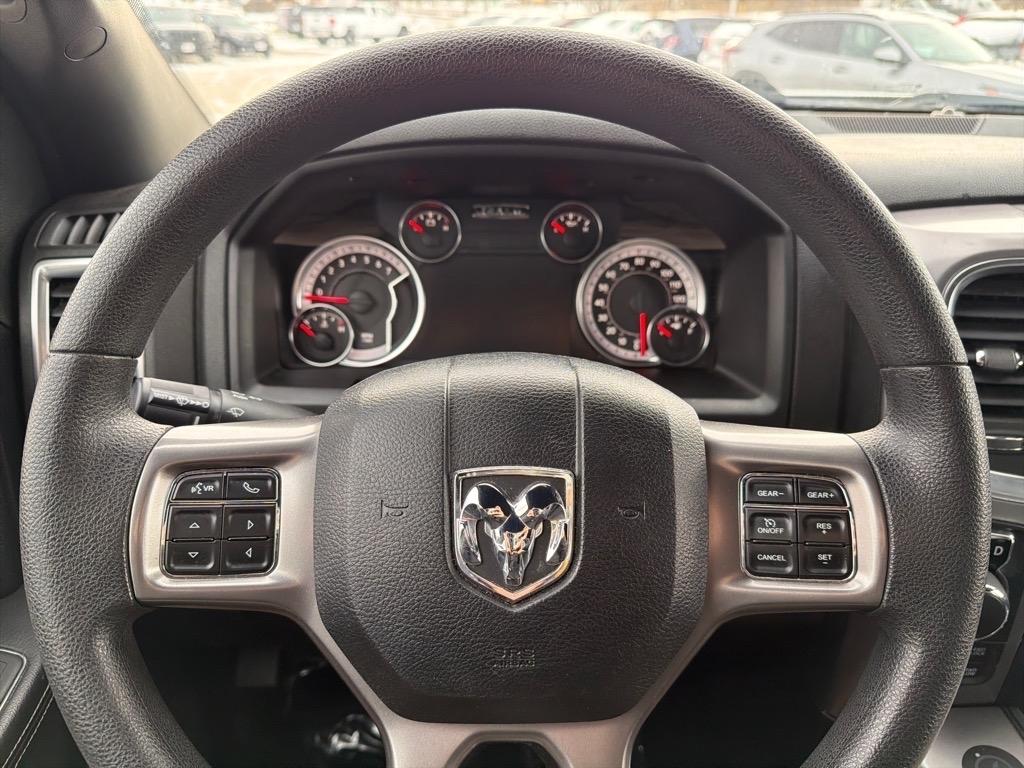 RAM 1500 Classic Warlock 4x4 Crew Cab 5'7" Box 2023