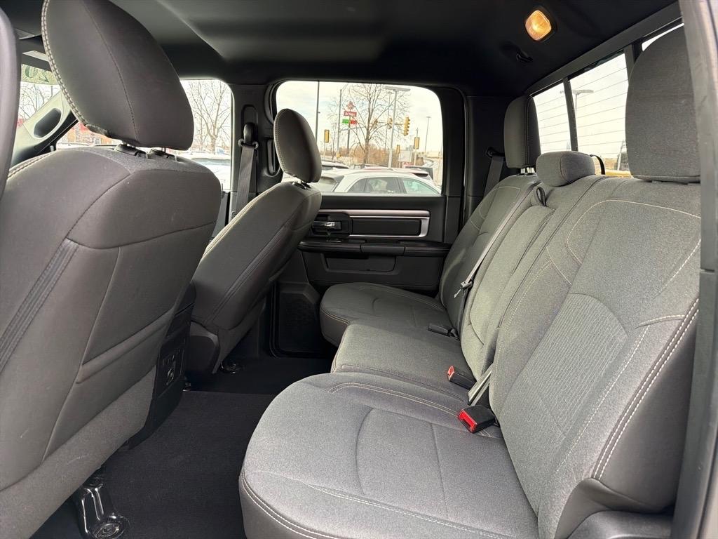 RAM 1500 Classic Warlock 4x4 Crew Cab 5'7" Box 2023