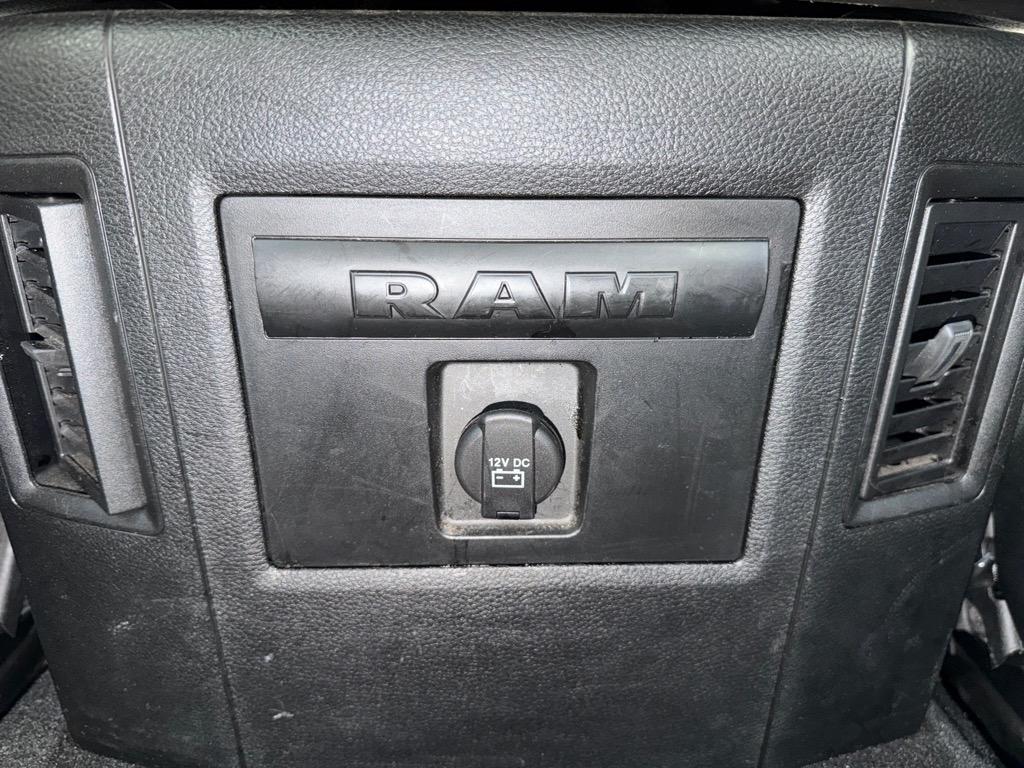 RAM 1500 Classic Warlock 4x4 Crew Cab 5'7" Box 2023