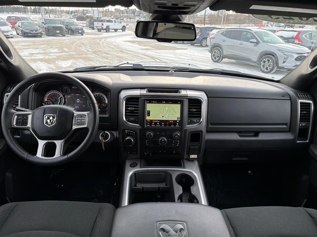 RAM 1500 Classic Warlock 4x4 Crew Cab 5'7" Box 2023