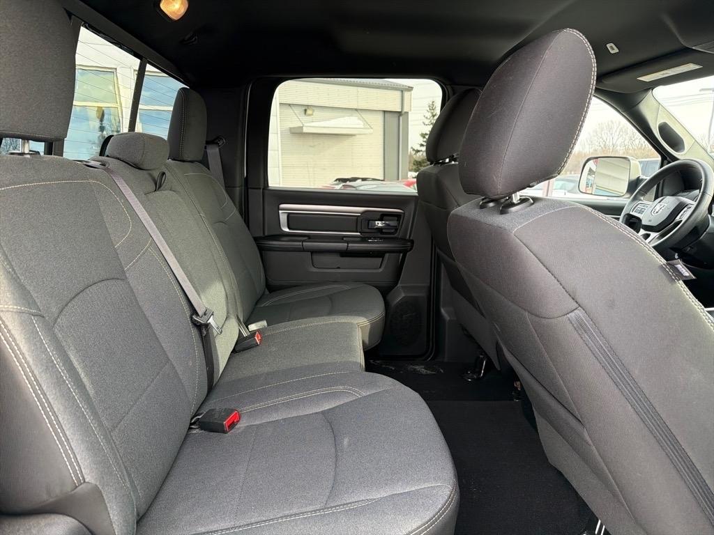 RAM 1500 Classic Warlock 4x4 Crew Cab 5'7" Box 2023